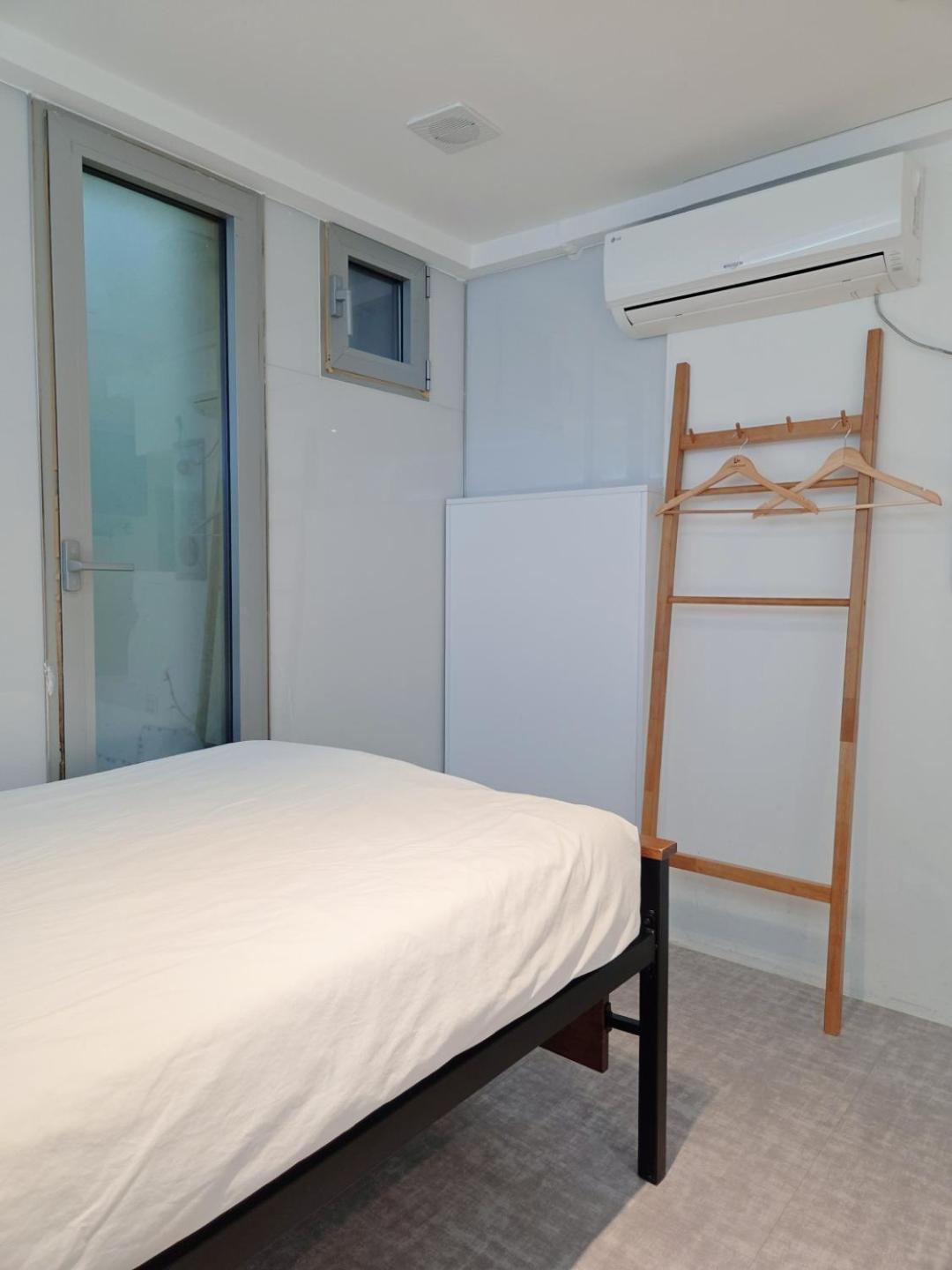 Look Home Guesthouse Сеул Екстериор снимка